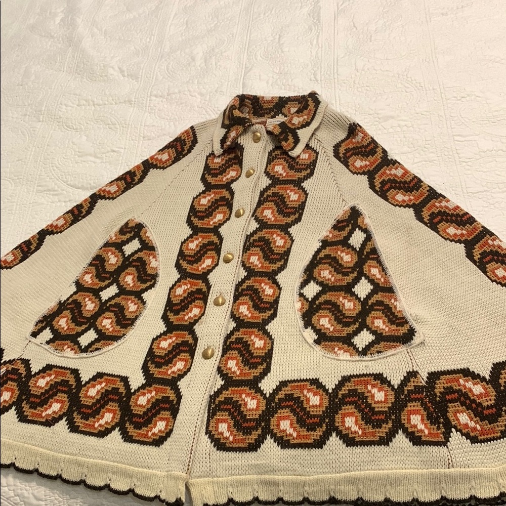 Vintage 1960-70’s Sturbridge Native American Cream Pattern Cape Buttons SzMedium